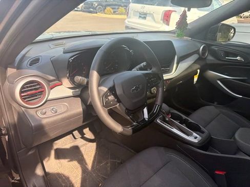 Used 2026 Chevrolet Trax RS w/ Sunroof Package FWD image 7