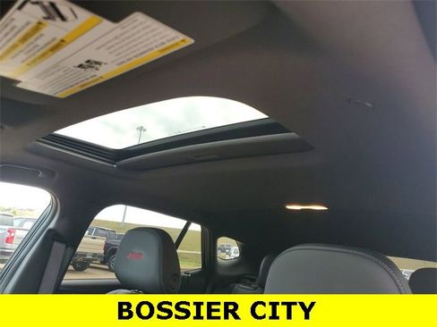 Certified 2025 Chevrolet Trax RS w/ Sunroof Package image 19