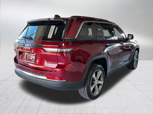 Used 2023 Jeep Grand Cherokee Limited AWD/4WD image 4