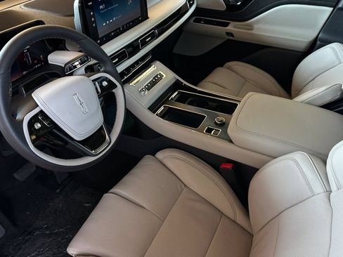New 2026 Lincoln Aviator Reserve w/ Luxury Package RWD image 9