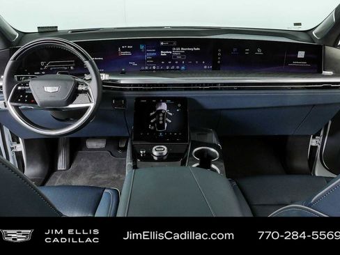 Certified 2025 Cadillac Escalade IQ Luxury 2 w/ LPO, Premium Carpet Package AWD/4WD image 18