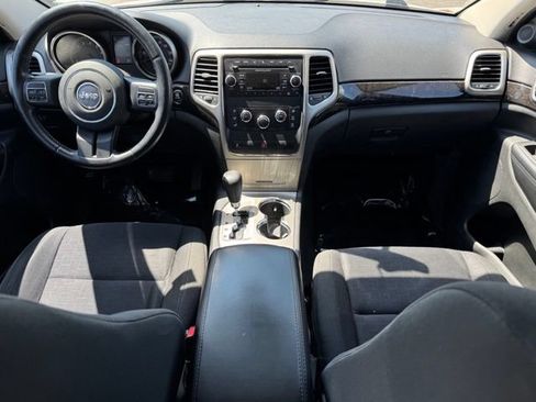 Used 2012 Jeep Grand Cherokee Laredo w/ Laredo E Group AWD/4WD image 10