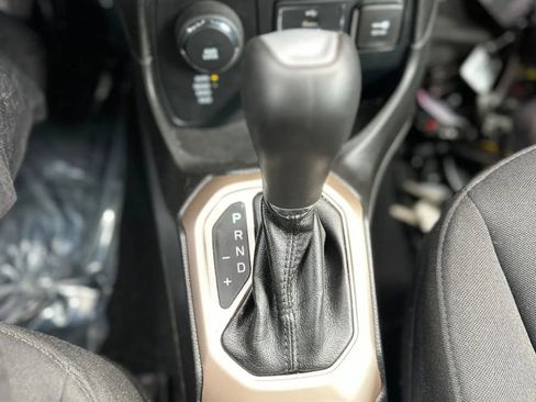 Used 2016 Jeep Renegade Latitude image 12