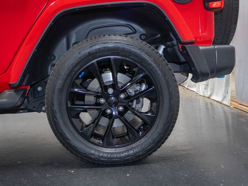 Used 2022 Jeep Wrangler Unlimited Sahara w/ Cold Weather Group AWD/4WD image 9