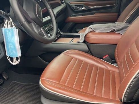Used 2023 GMC Yukon Denali Ultimate image 13