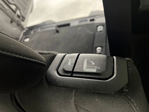 Used 2023 Jeep Wrangler Altitude image 14