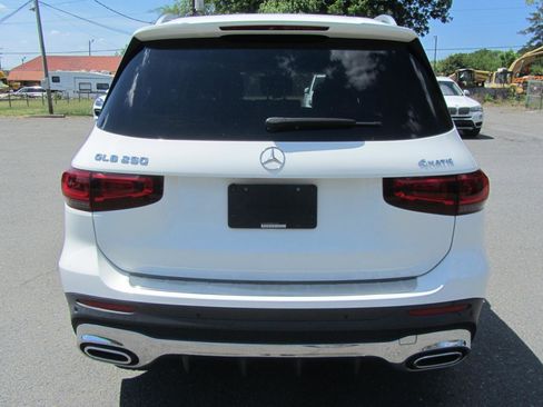 Used 2021 Mercedes-Benz GLB 250 4MATIC image 9