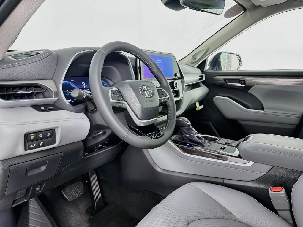 New 2026 Toyota Highlander Limited AWD/4WD image 13