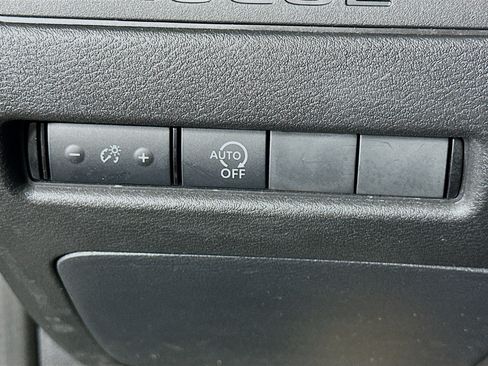 Used 2023 Nissan Rogue S AWD/4WD image 17