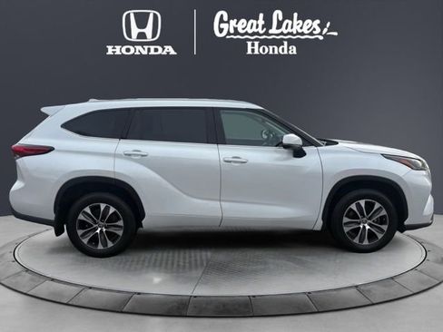 Used 2022 Toyota Highlander XLE image 9