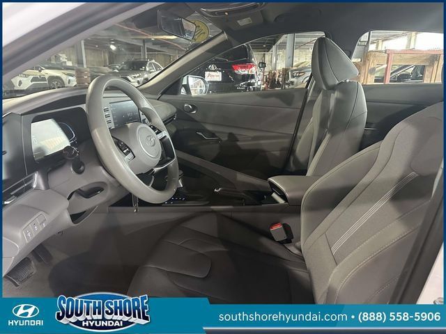 Certified 2024 Hyundai Elantra SE FWD image 17