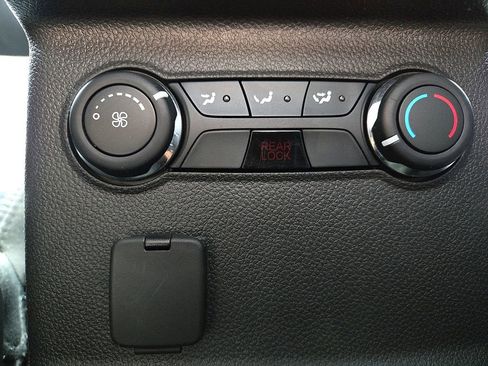 Used 2014 Ford Explorer XLT w/ Equipment Group 202A image 11