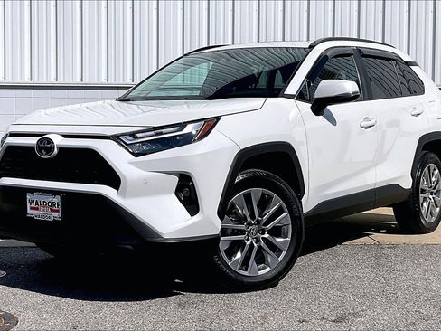 Used 2023 Toyota RAV4 XLE Premium AWD/4WD image 2