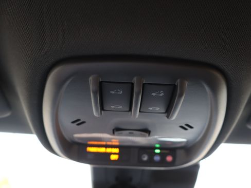 Used 2026 Chevrolet Trax RS w/ Sunroof Package FWD image 28