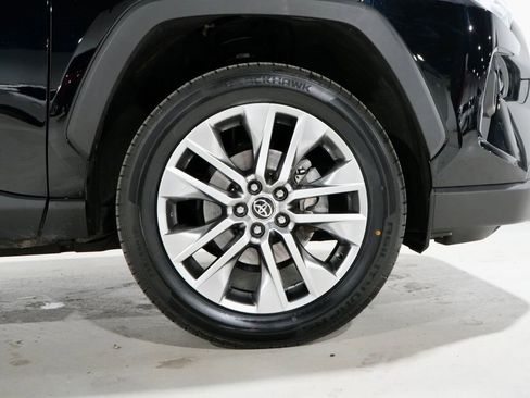 Used 2022 Toyota RAV4 XLE Premium image 32