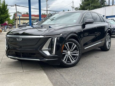 Used 2024 Cadillac Lyriq Luxury image 2