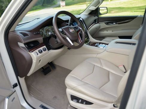 Used 2015 Cadillac Escalade Premium AWD/4WD image 60