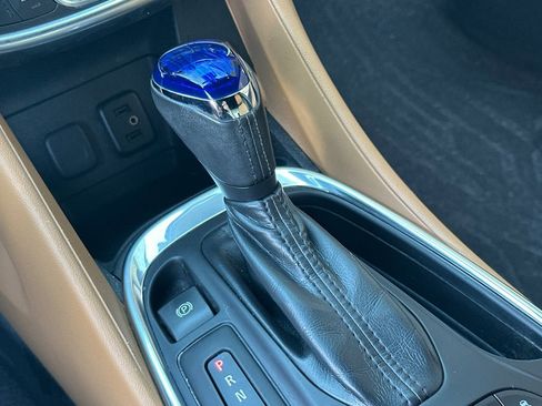 Used 2017 Chevrolet Volt Premier w/ Driver Confidence II Package image 19