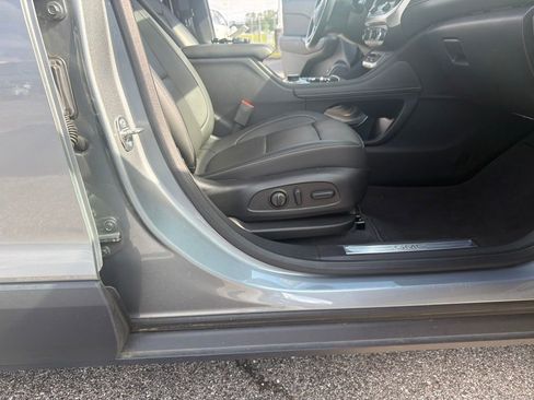 Used 2023 GMC Acadia SLT w/ Technology Package FWD image 14