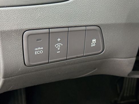 Used 2014 Hyundai Elantra SE w/ Option Group 02 FWD image 17