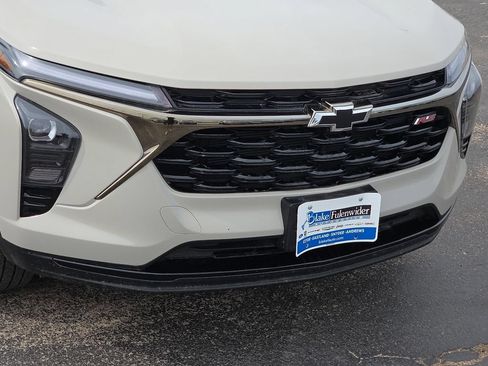 Used 2026 Chevrolet Trax RS w/ Sunroof Package FWD image 9