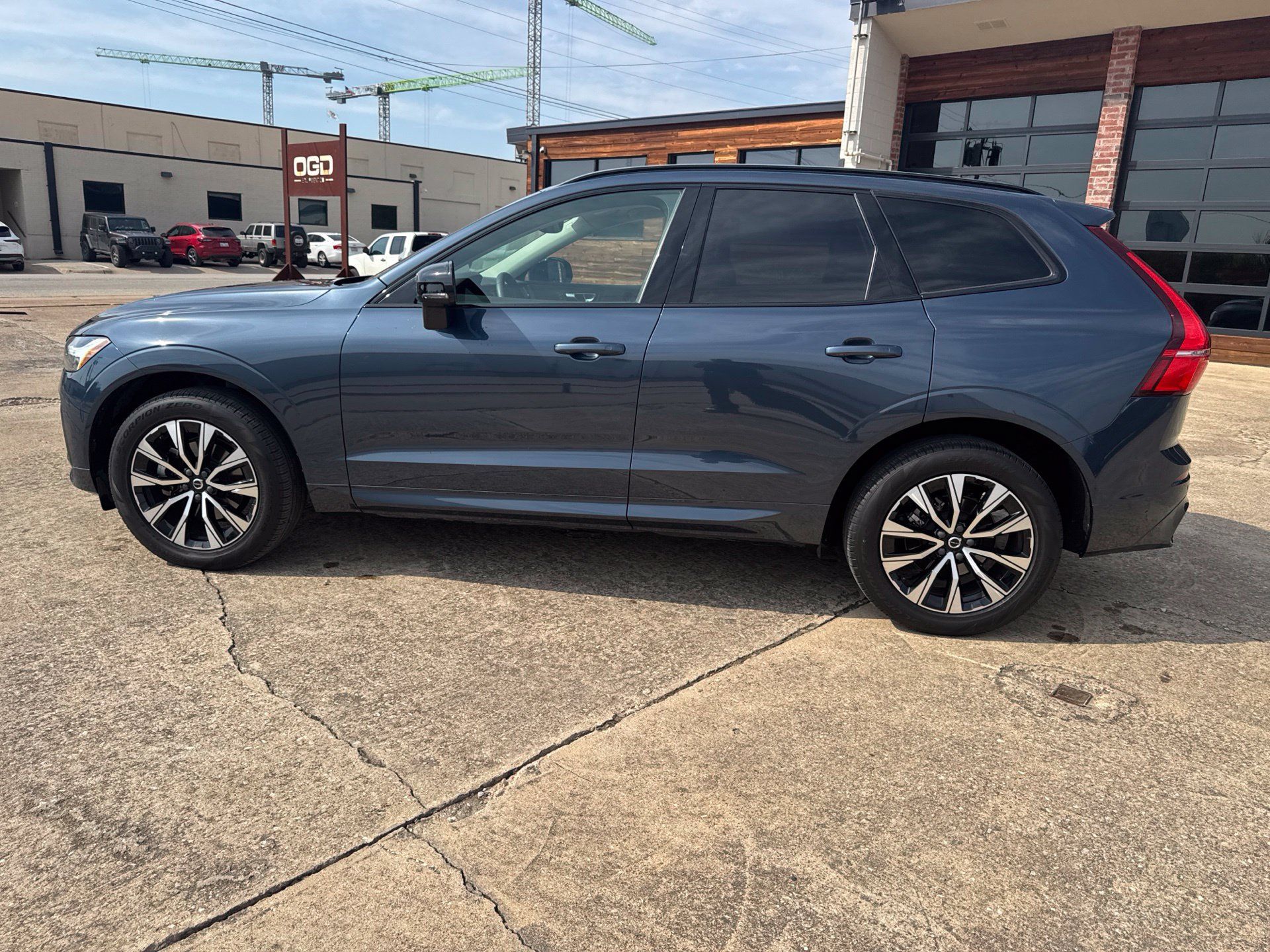 Used 2024 Volvo XC60 B5 Core AWD/4WD image 10