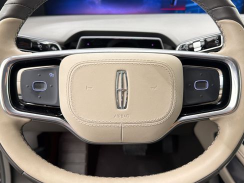 Used 2025 Lincoln Nautilus Reserve AWD/4WD image 17