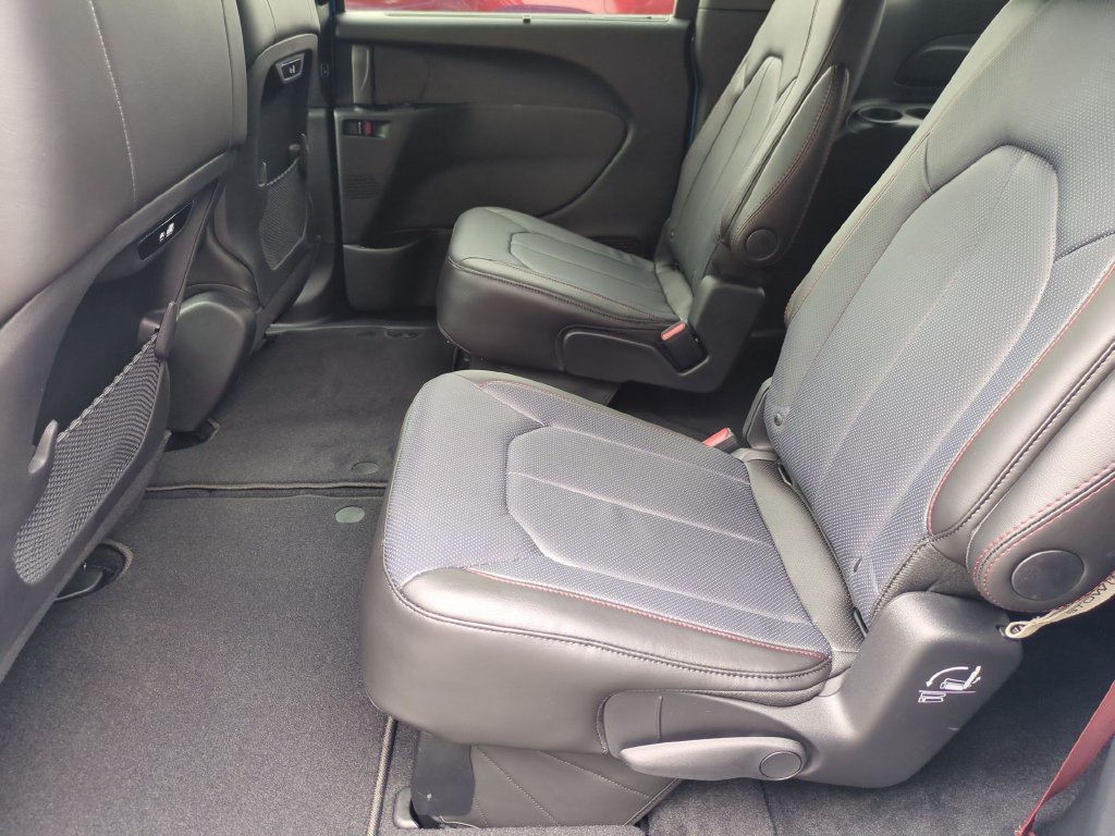 New 2027 Chrysler Pacifica Select FWD image 27
