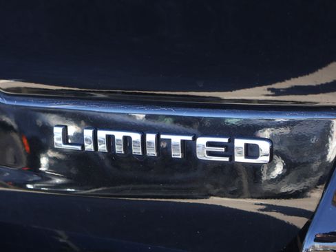 Used 2021 Jeep Grand Cherokee L Limited w/ Luxury Tech Group II image 18