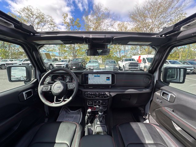 Used 2024 Jeep Wrangler Unlimited Rubicon AWD/4WD image 2