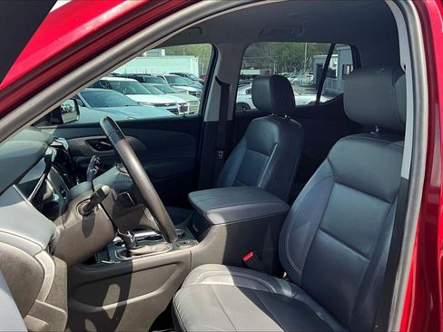 Used 2021 Chevrolet Traverse LT image 20