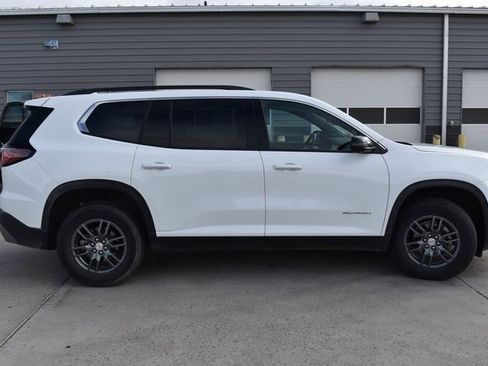 Used 2025 GMC Acadia Elevation image 4