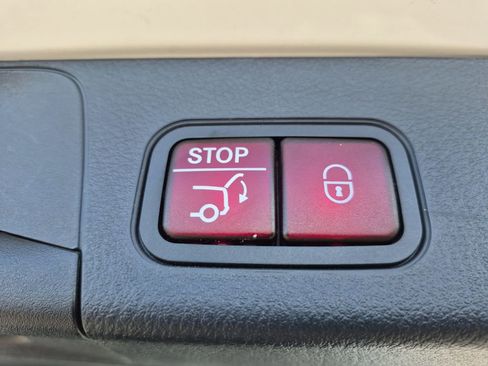 Used 2024 Mercedes-Benz EQB 300 4MATIC image 16