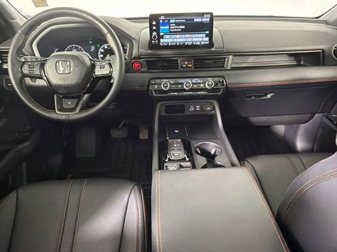 Used 2025 Honda Pilot TrailSport image 24