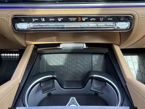 Used 2025 Mercedes-Benz GLS 580 4MATIC image 24