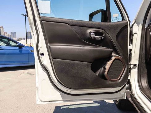 Used 2023 Jeep Renegade Latitude AWD/4WD image 21
