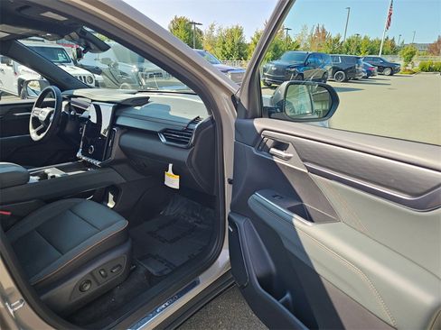 New 2026 GMC Acadia AT4 image 12