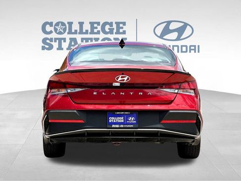 Used 2025 Hyundai Elantra Sport FWD image 9