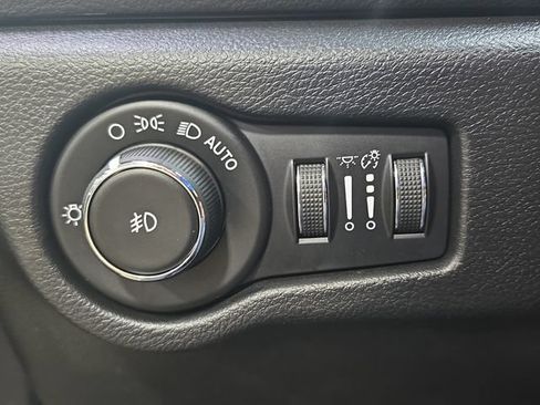 Used 2018 Chrysler Pacifica Touring Plus w/ S Appearance Package FWD image 28