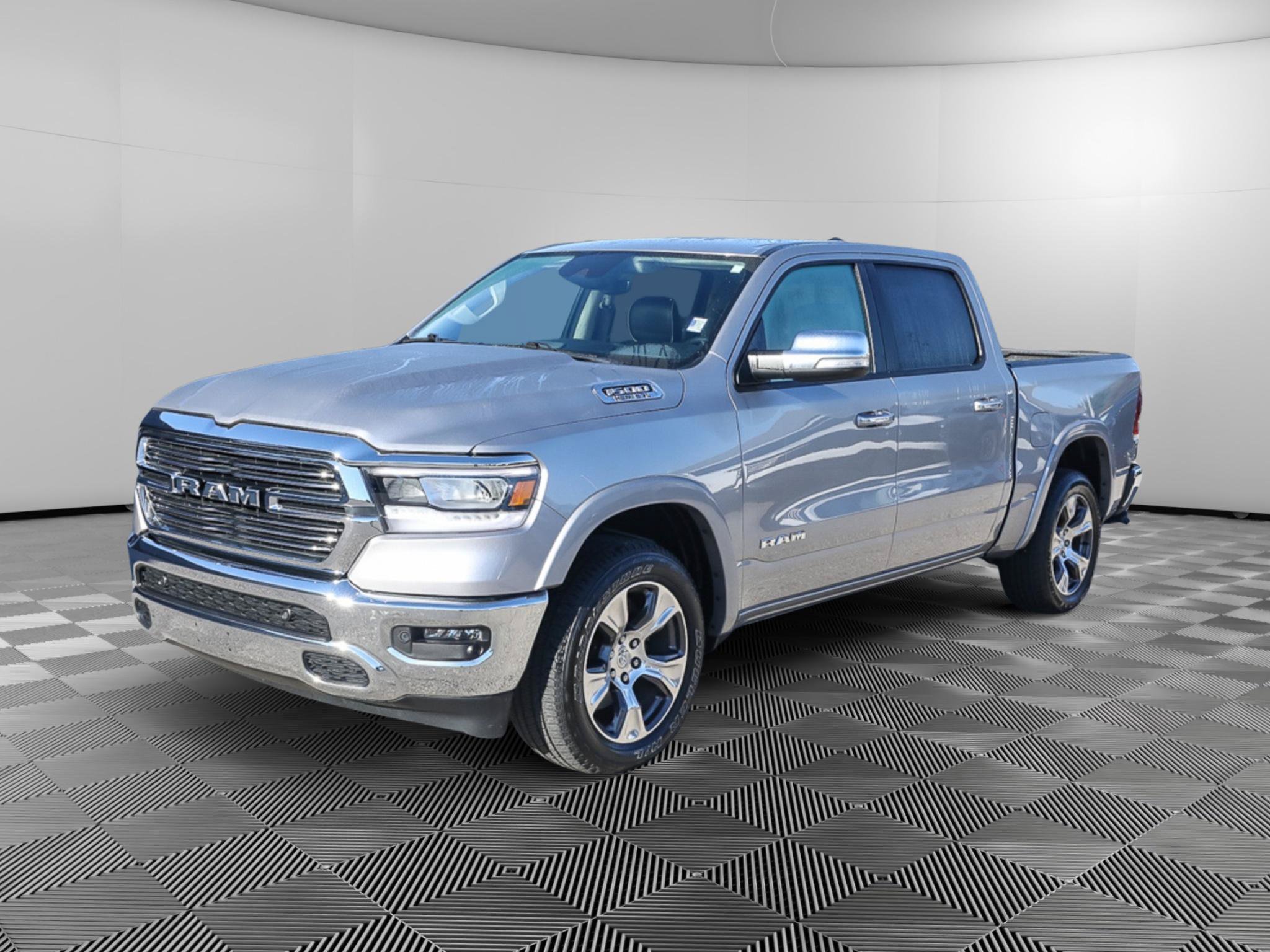 Used 2022 RAM 1500 Laramie AWD/4WD image 2