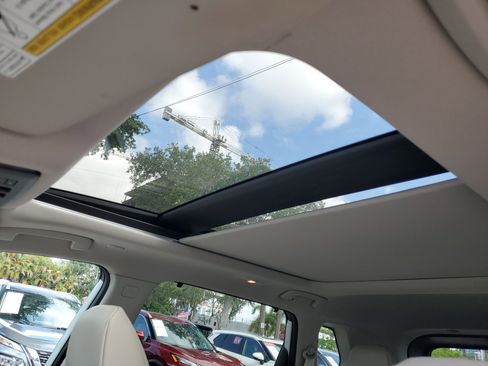 Certified 2022 Nissan Rogue SV w/ SV Premium Package image 9