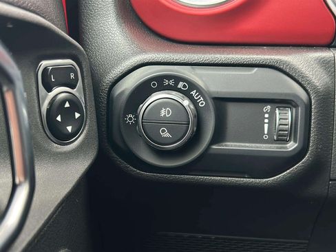 Used 2023 Jeep Gladiator Rubicon AWD/4WD image 11