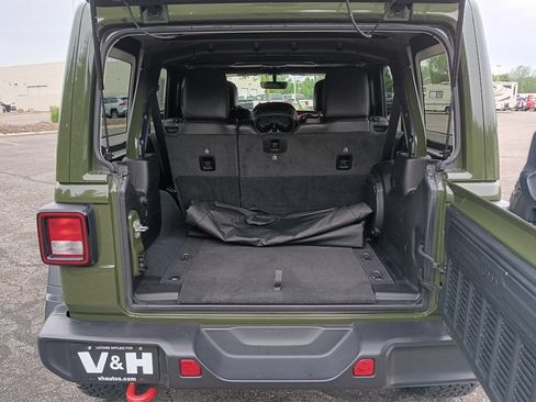Used 2022 Jeep Wrangler Unlimited Rubicon w/ Cold Weather Group AWD/4WD image 28