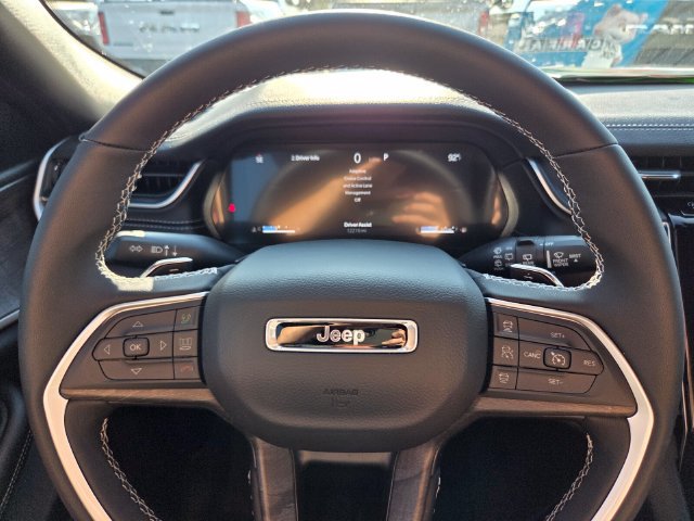Certified 2025 Jeep Grand Cherokee Limited w/ Black Appearance Package AWD/4WD image 25