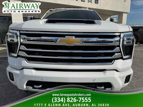 Used 2024 Chevrolet Silverado 2500 High Country image 3