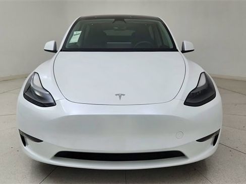 Used 2023 Tesla Model Y Performance image 2
