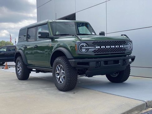 New 2025 Ford Bronco Badlands image 1