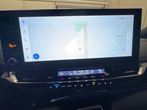 Used 2025 Toyota Sienna Limited image 12