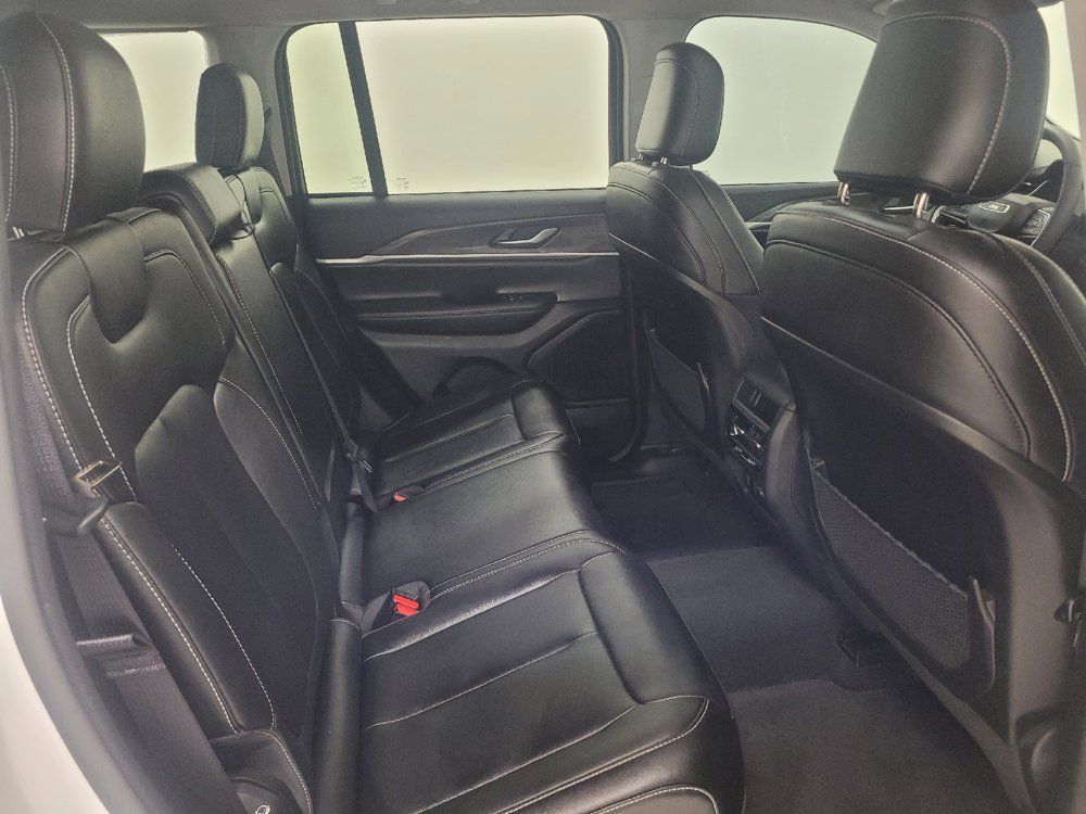 Used 2023 Jeep Grand Cherokee Limited AWD/4WD image 19
