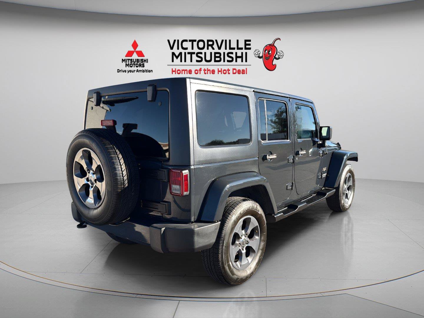 Used 2017 Jeep Wrangler Unlimited Sahara w/ Connectivity Group AWD/4WD image 6